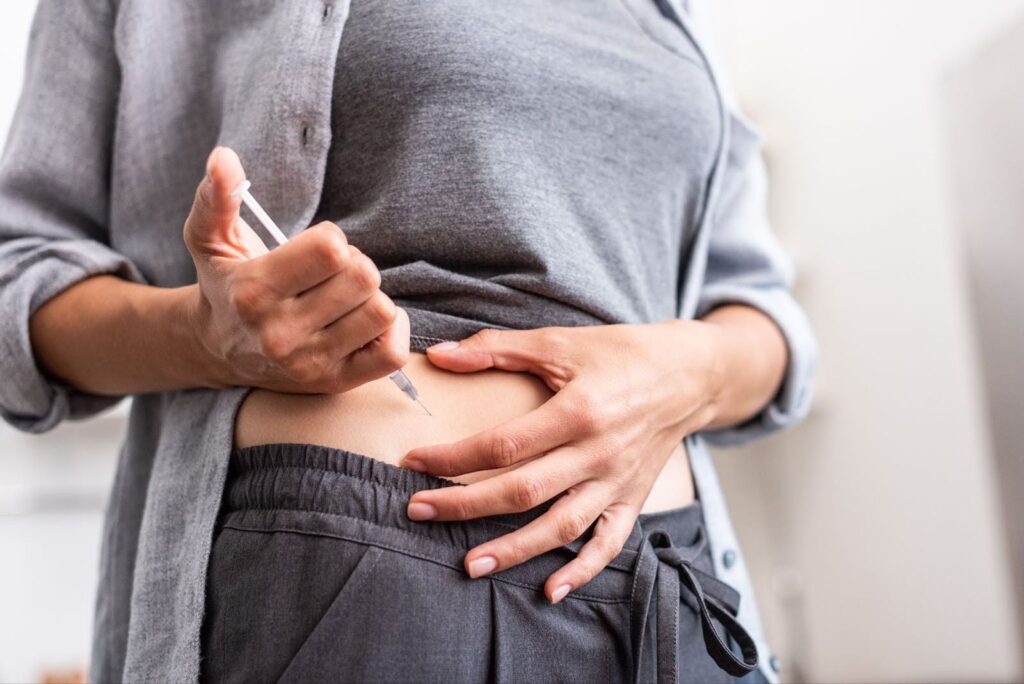 a female patient performs self-injections of semaglutide in Fergus Falls into her abdomen